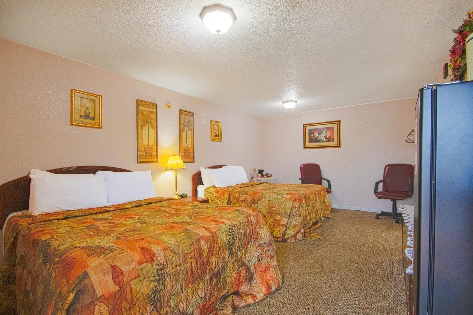 Sunflower Motel Hiawatha By Oyo Exterior photo