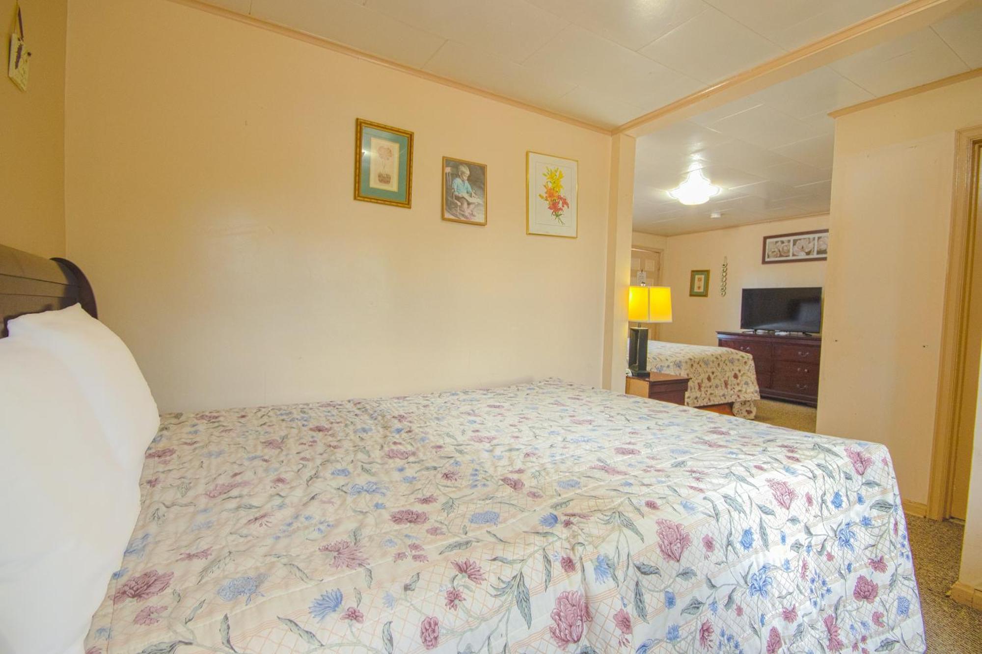 Sunflower Motel Hiawatha By Oyo Exterior photo