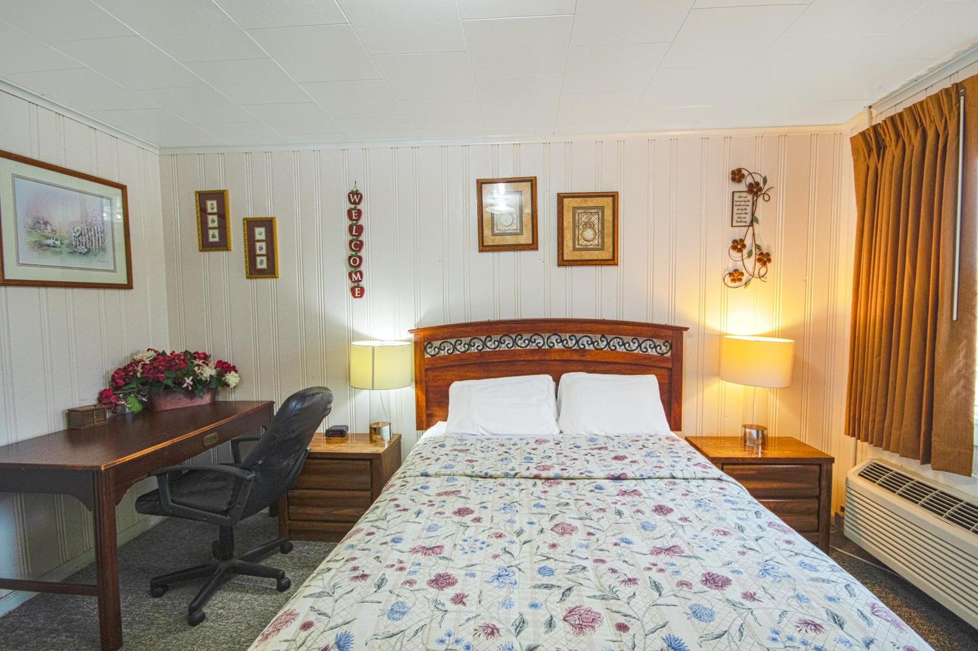 Sunflower Motel Hiawatha By Oyo Exterior photo