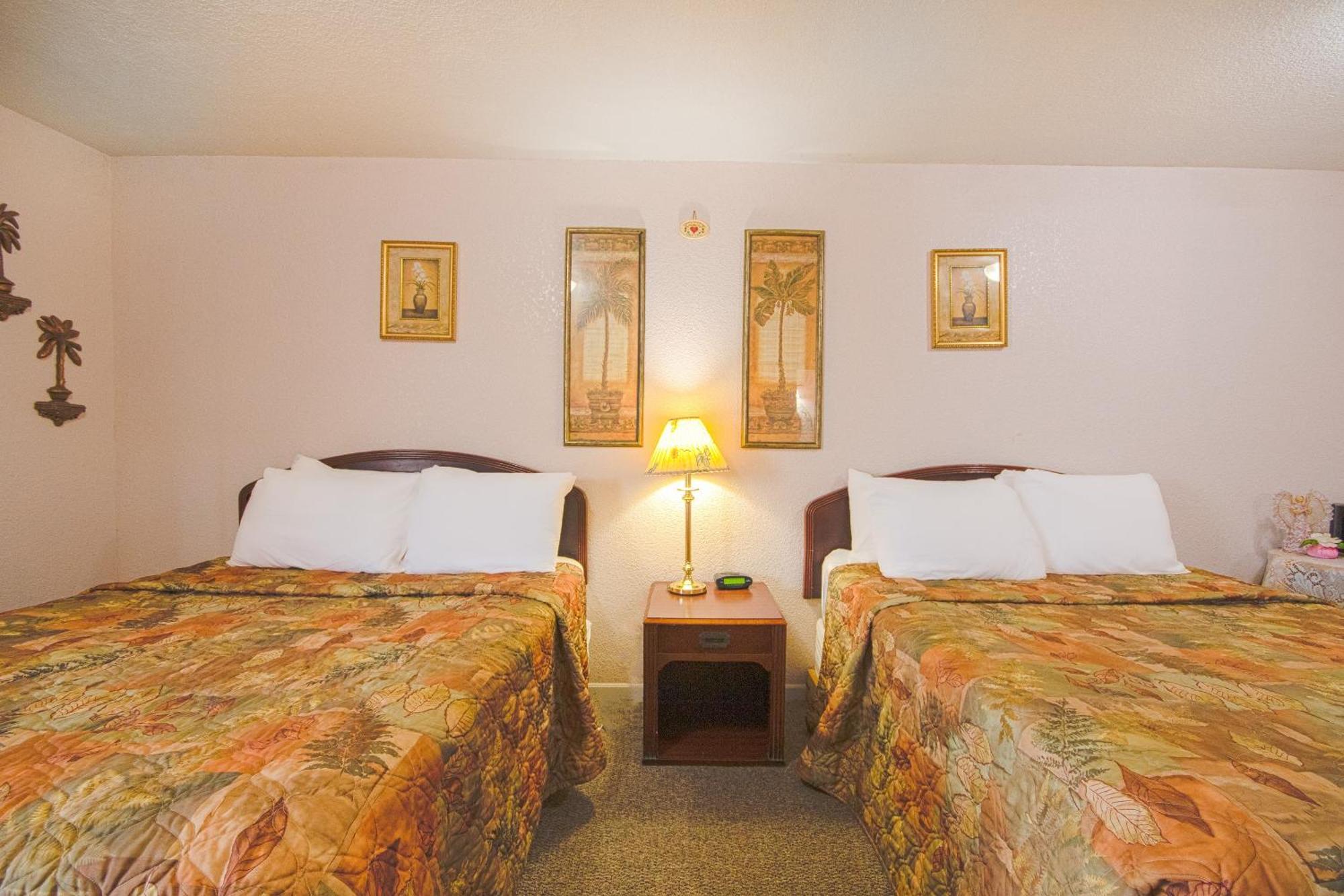 Sunflower Motel Hiawatha By Oyo Exterior photo